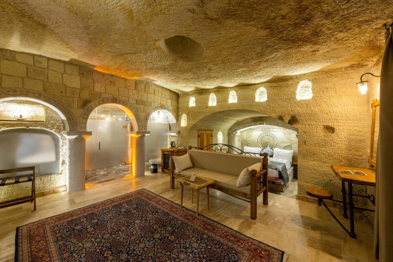 Camera Suite Cave